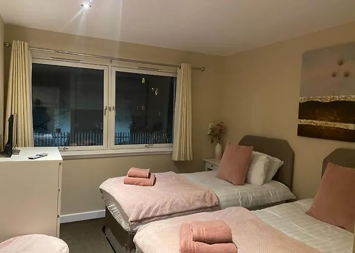 City Centre 2 Bedroom Apartment, Secure Parking.