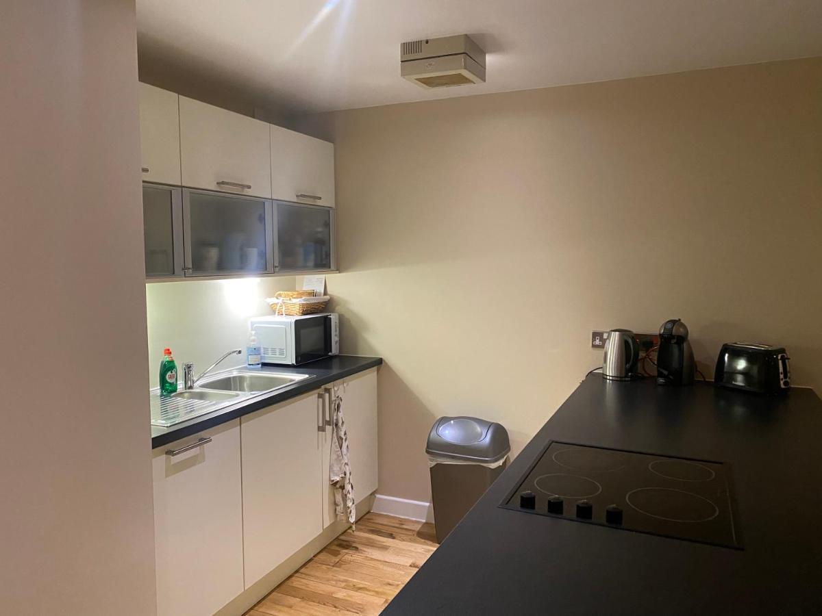 Centre 2 Bedroom Apartment, Secure Parking. Апартаменты *